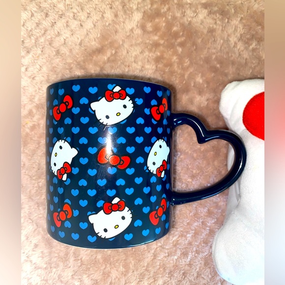 🎀CUTE HELLO KITTY MUG WITH HEART HANDLE 💗💗 - Picture 3 of 6